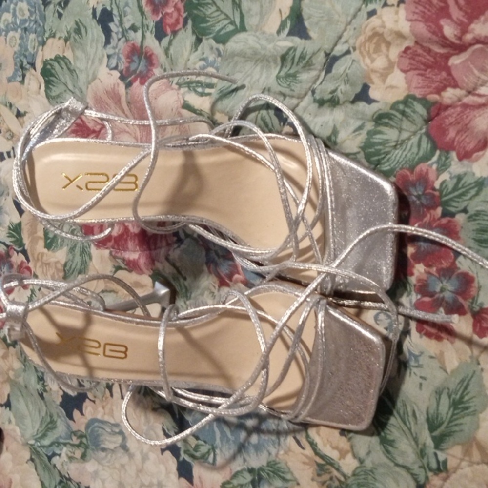 X2b women's heels